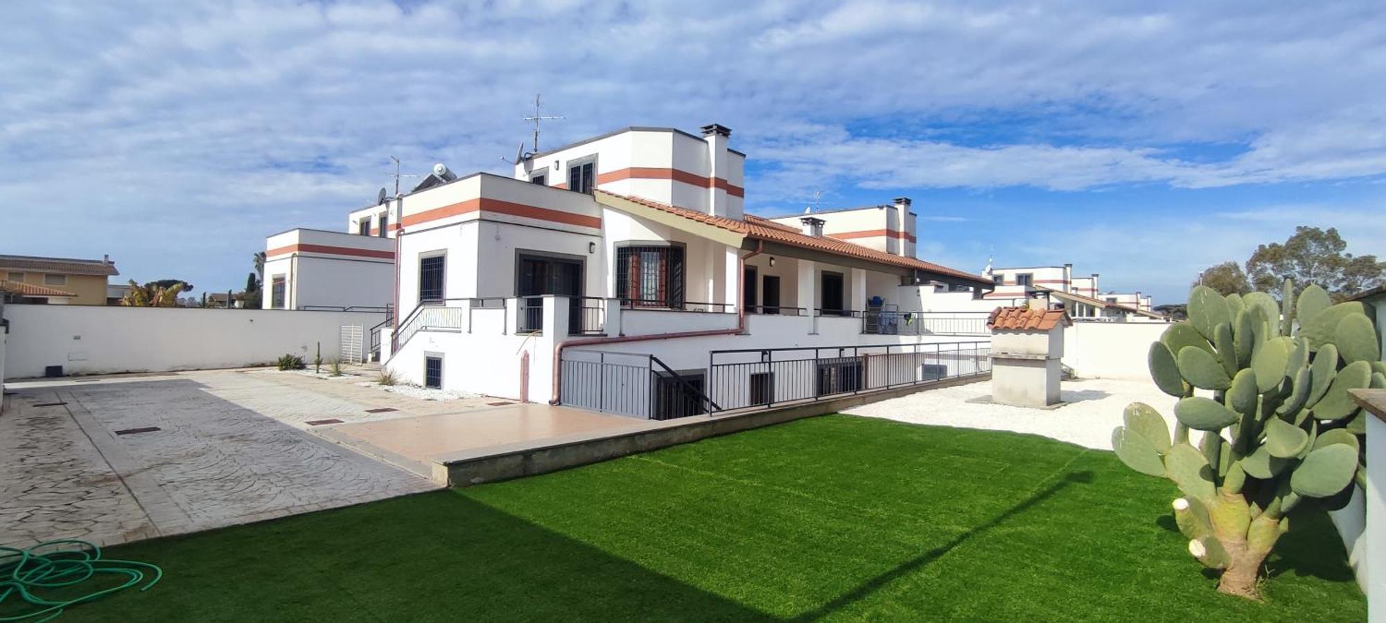 Bassani, Grande E Luminosa Ideale Per Gruppi Villa Infernetto